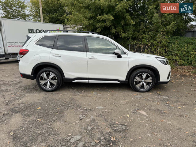 Білий Субару Forester, об'ємом двигуна 2.5 л та пробігом 59 тис. км за 30000 $, фото 3 на Automoto.ua