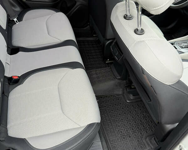 Білий Субару Forester, об'ємом двигуна 2.5 л та пробігом 85 тис. км за 15000 $, фото 19 на Automoto.ua