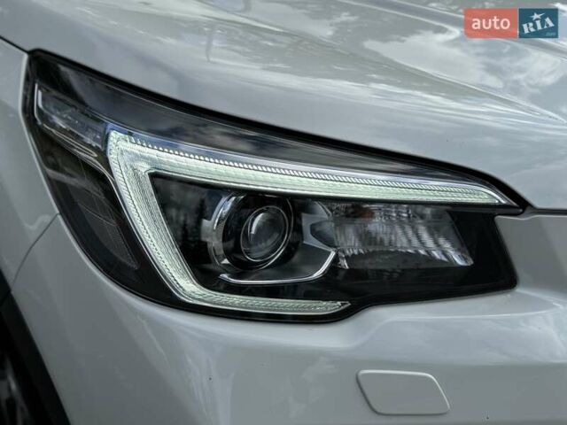 Белый Субару Форестер, объемом двигателя 2 л и пробегом 106 тыс. км за 27000 $, фото 12 на Automoto.ua