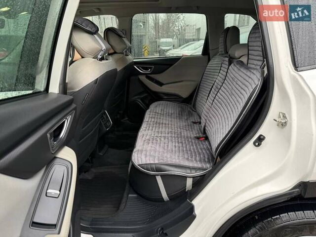 Белый Субару Форестер, объемом двигателя 2.5 л и пробегом 48 тыс. км за 19999 $, фото 16 на Automoto.ua