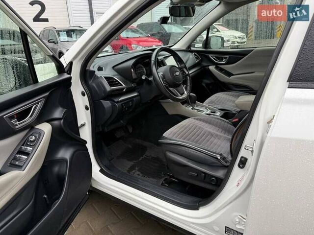 Белый Субару Форестер, объемом двигателя 2.5 л и пробегом 48 тыс. км за 19999 $, фото 11 на Automoto.ua