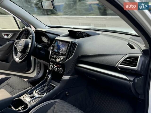 Белый Субару Форестер, объемом двигателя 2 л и пробегом 106 тыс. км за 27000 $, фото 77 на Automoto.ua