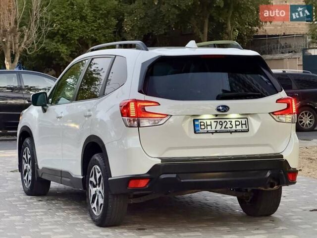 Белый Субару Форестер, объемом двигателя 2.5 л и пробегом 19 тыс. км за 16999 $, фото 5 на Automoto.ua