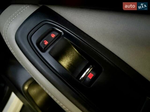 Белый Субару Форестер, объемом двигателя 2.5 л и пробегом 19 тыс. км за 16999 $, фото 45 на Automoto.ua