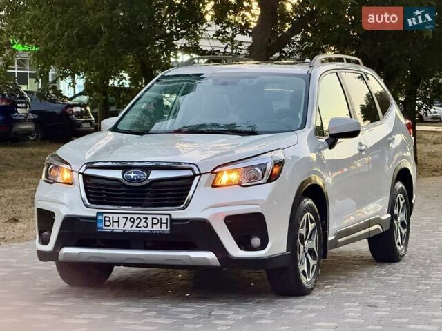 Белый Субару Форестер, объемом двигателя 2.5 л и пробегом 19 тыс. км за 16999 $, фото 3 на Automoto.ua