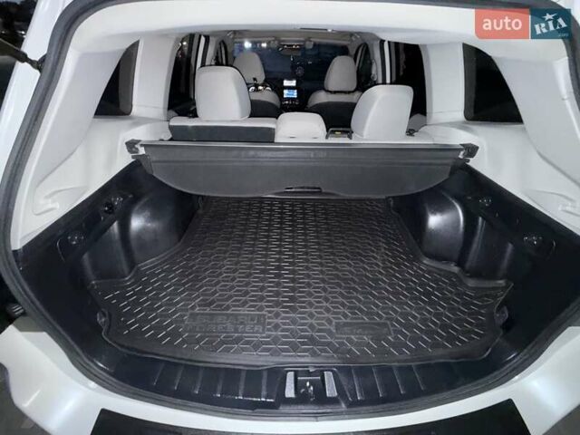 Белый Субару Форестер, объемом двигателя 2.5 л и пробегом 19 тыс. км за 16999 $, фото 75 на Automoto.ua