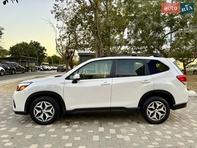 Белый Субару Форестер, объемом двигателя 2.5 л и пробегом 19 тыс. км за 16999 $, фото 4 на Automoto.ua