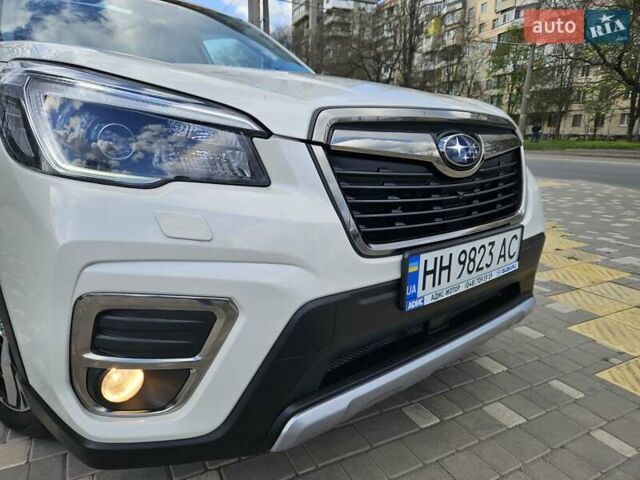Белый Субару Форестер, объемом двигателя 2.5 л и пробегом 125 тыс. км за 27500 $, фото 3 на Automoto.ua