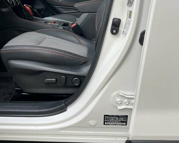 Белый Субару Форестер, объемом двигателя 2.5 л и пробегом 47 тыс. км за 28000 $, фото 5 на Automoto.ua