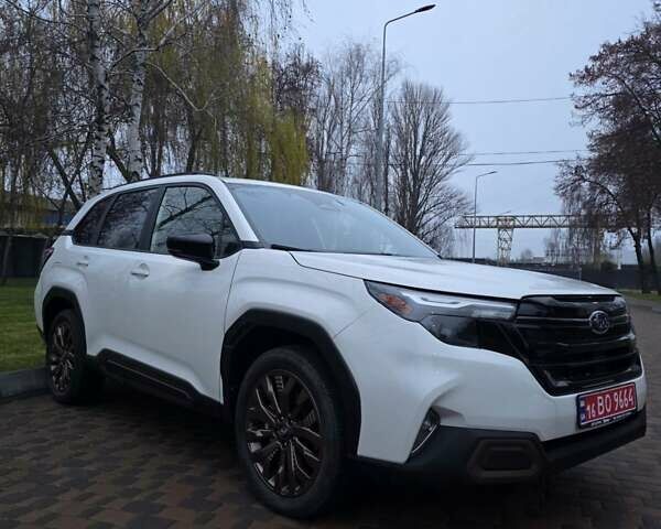 Белый Субару Форестер, объемом двигателя 2.5 л и пробегом 8 тыс. км за 31000 $, фото 1 на Automoto.ua