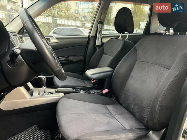 Бежевий Субару Forester, об'ємом двигуна 2.46 л та пробігом 216 тис. км за 9900 $, фото 8 на Automoto.ua