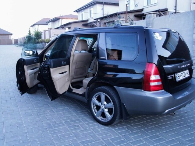 Черный Субару Форестер, объемом двигателя 2.5 л и пробегом 250 тыс. км за 5852 $, фото 4 на Automoto.ua