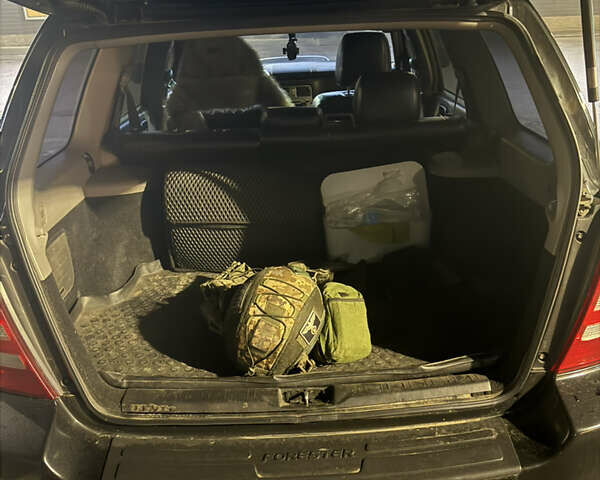 Черный Субару Форестер, объемом двигателя 2 л и пробегом 296 тыс. км за 5600 $, фото 7 на Automoto.ua