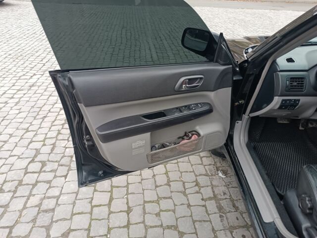 Черный Субару Форестер, объемом двигателя 2 л и пробегом 230 тыс. км за 6500 $, фото 6 на Automoto.ua