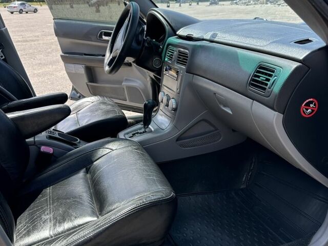 Чорний Субару Forester, об'ємом двигуна 2 л та пробігом 208 тис. км за 5999 $, фото 4 на Automoto.ua