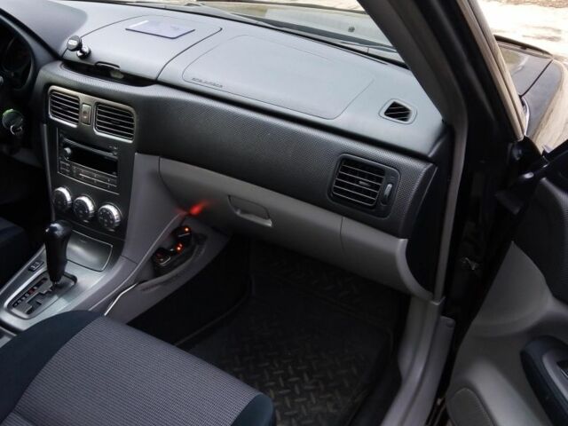 Черный Субару Форестер, объемом двигателя 2 л и пробегом 270 тыс. км за 6700 $, фото 9 на Automoto.ua