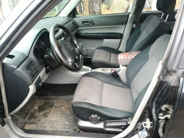 Чорний Субару Forester, об'ємом двигуна 2 л та пробігом 280 тис. км за 4990 $, фото 4 на Automoto.ua