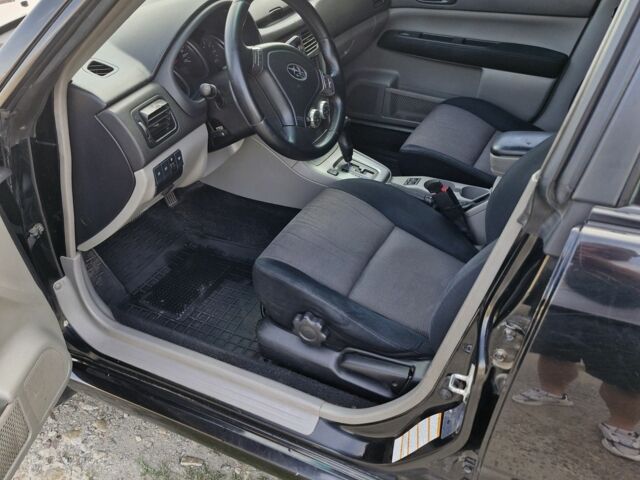 Черный Субару Форестер, объемом двигателя 2 л и пробегом 231 тыс. км за 5850 $, фото 6 на Automoto.ua