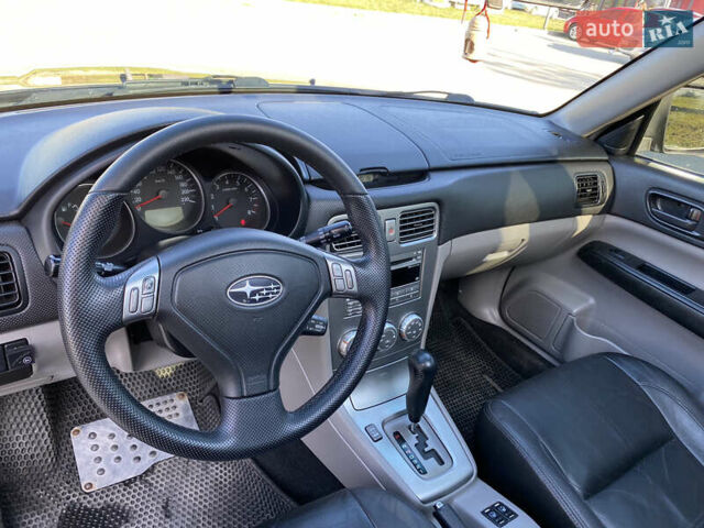 Черный Субару Форестер, объемом двигателя 1.99 л и пробегом 345 тыс. км за 6700 $, фото 6 на Automoto.ua