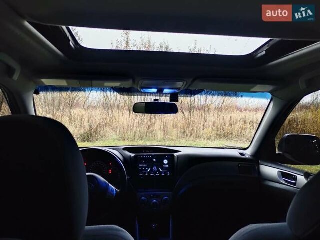Черный Субару Форестер, объемом двигателя 2 л и пробегом 220 тыс. км за 8000 $, фото 8 на Automoto.ua