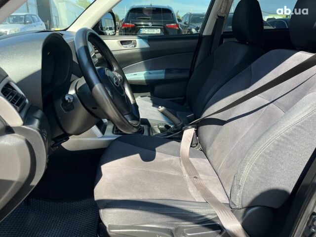 Чорний Субару Forester, об'ємом двигуна 2 л та пробігом 215 тис. км за 9590 $, фото 32 на Automoto.ua
