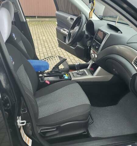 Чорний Субару Forester, об'ємом двигуна 1.99 л та пробігом 172 тис. км за 9999 $, фото 28 на Automoto.ua