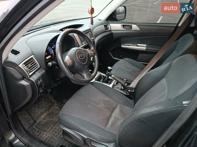 Черный Субару Форестер, объемом двигателя 2 л и пробегом 270 тыс. км за 8250 $, фото 8 на Automoto.ua