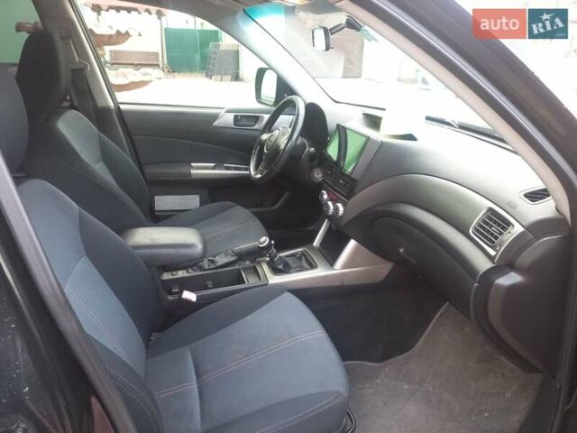 Черный Субару Форестер, объемом двигателя 2 л и пробегом 260 тыс. км за 6500 $, фото 4 на Automoto.ua