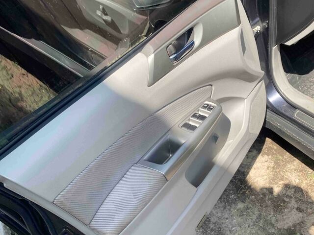 Черный Субару Форестер, объемом двигателя 0 л и пробегом 100 тыс. км за 4000 $, фото 5 на Automoto.ua