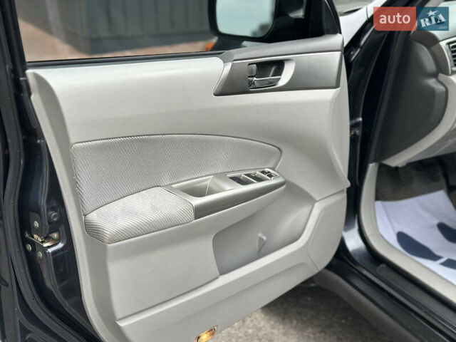 Черный Субару Форестер, объемом двигателя 2.5 л и пробегом 271 тыс. км за 7450 $, фото 45 на Automoto.ua