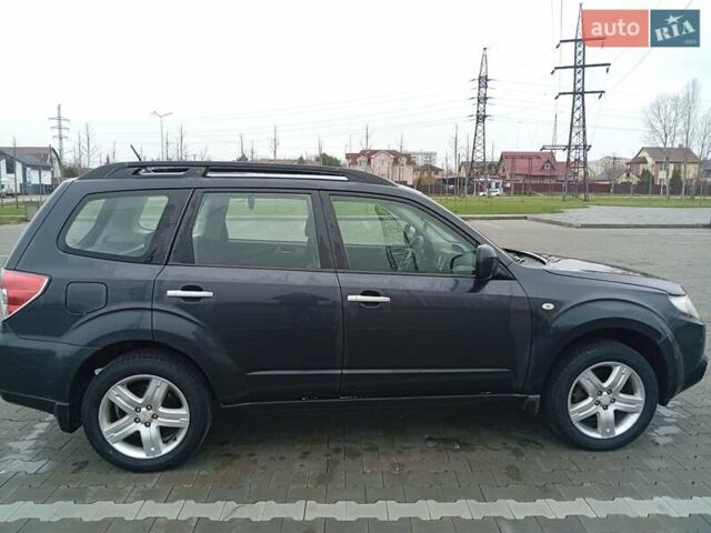 Черный Субару Форестер, объемом двигателя 2.5 л и пробегом 152 тыс. км за 8250 $, фото 1 на Automoto.ua