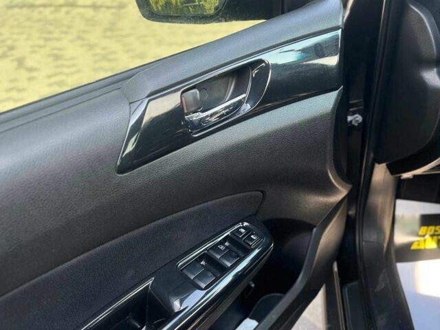 Черный Субару Форестер, объемом двигателя 2.5 л и пробегом 230 тыс. км за 7700 $, фото 8 на Automoto.ua