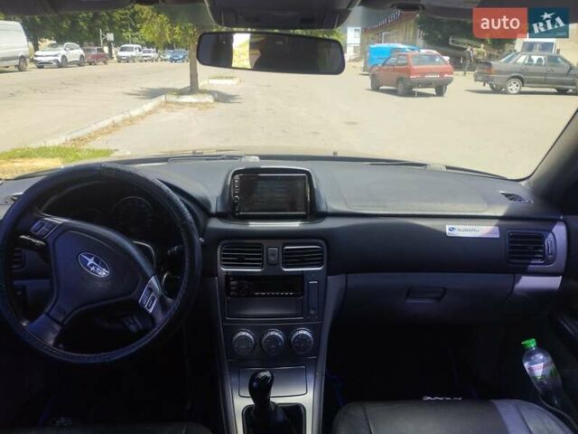 Черный Субару Форестер, объемом двигателя 1.99 л и пробегом 270 тыс. км за 7100 $, фото 5 на Automoto.ua