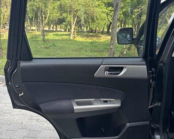 Чорний Субару Forester, об'ємом двигуна 2.46 л та пробігом 297 тис. км за 9300 $, фото 19 на Automoto.ua