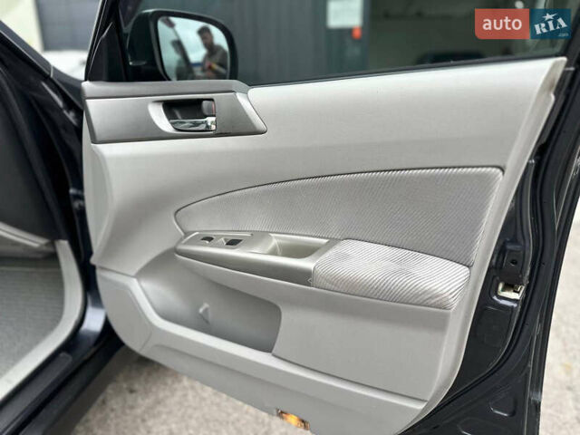 Чорний Субару Forester, об'ємом двигуна 2.5 л та пробігом 271 тис. км за 6950 $, фото 76 на Automoto.ua