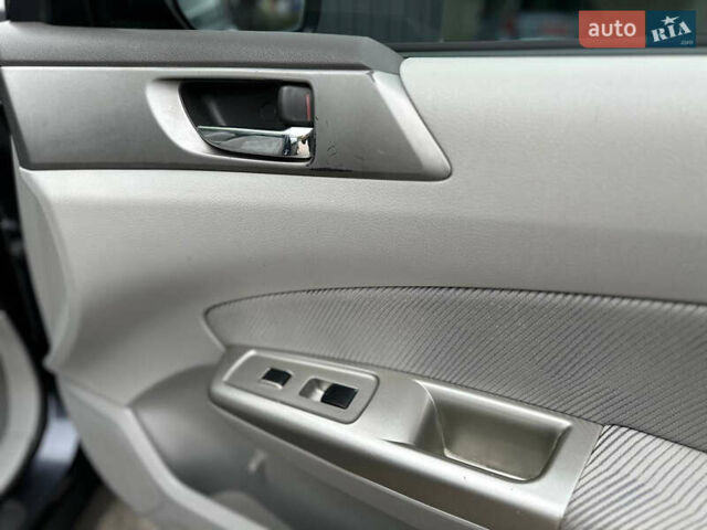 Чорний Субару Forester, об'ємом двигуна 2.5 л та пробігом 271 тис. км за 6950 $, фото 77 на Automoto.ua