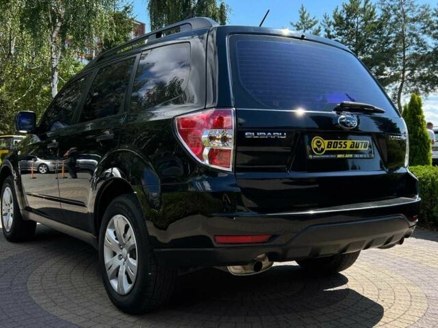 Чорний Субару Forester, об'ємом двигуна 2 л та пробігом 40 тис. км за 14190 $, фото 4 на Automoto.ua