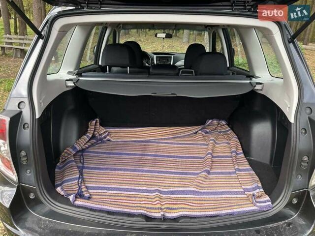 Черный Субару Форестер, объемом двигателя 1.99 л и пробегом 273 тыс. км за 6550 $, фото 14 на Automoto.ua