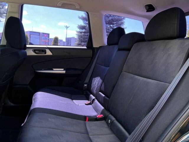 Чорний Субару Forester, об'ємом двигуна 2 л та пробігом 40 тис. км за 14190 $, фото 9 на Automoto.ua