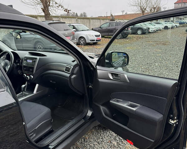 Черный Субару Форестер, объемом двигателя 1.99 л и пробегом 225 тыс. км за 9300 $, фото 25 на Automoto.ua