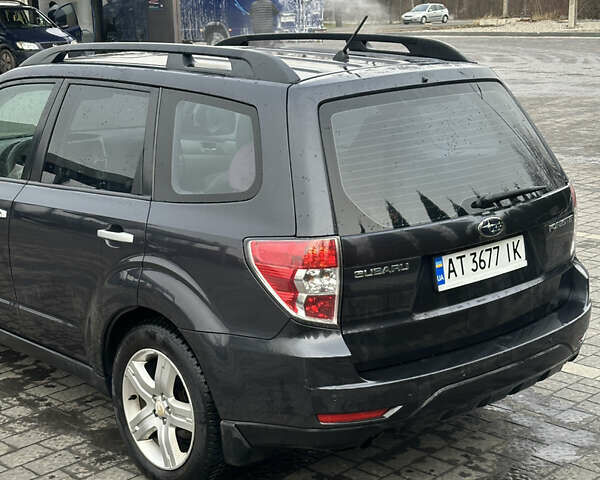 Черный Субару Форестер, объемом двигателя 1.99 л и пробегом 330 тыс. км за 7600 $, фото 4 на Automoto.ua