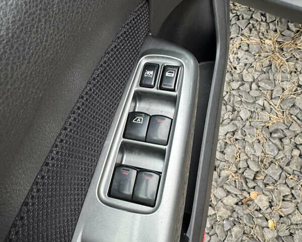 Черный Субару Форестер, объемом двигателя 1.99 л и пробегом 225 тыс. км за 9300 $, фото 13 на Automoto.ua