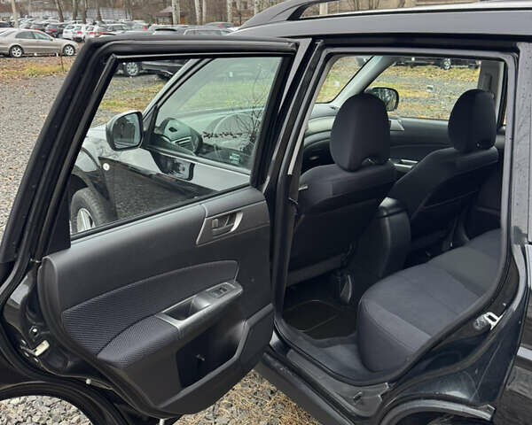 Черный Субару Форестер, объемом двигателя 1.99 л и пробегом 225 тыс. км за 9300 $, фото 16 на Automoto.ua