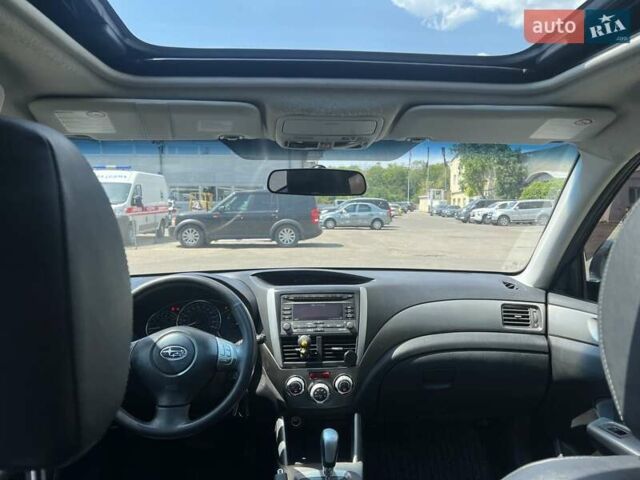 Черный Субару Форестер, объемом двигателя 1.99 л и пробегом 176 тыс. км за 9300 $, фото 6 на Automoto.ua