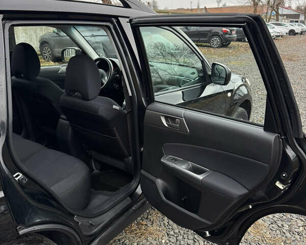 Черный Субару Форестер, объемом двигателя 1.99 л и пробегом 225 тыс. км за 9300 $, фото 23 на Automoto.ua