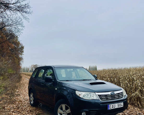 Черный Субару Форестер, объемом двигателя 2 л и пробегом 300 тыс. км за 5150 $, фото 1 на Automoto.ua