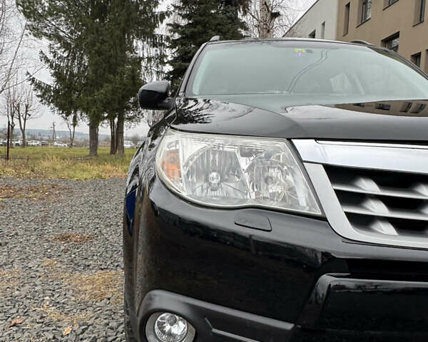 Черный Субару Форестер, объемом двигателя 1.99 л и пробегом 225 тыс. км за 9300 $, фото 3 на Automoto.ua