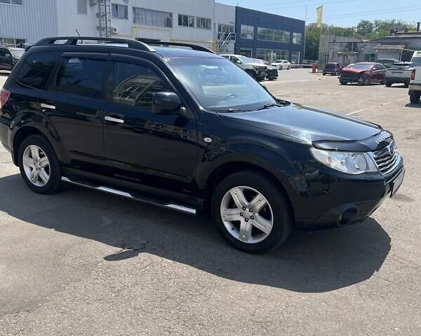 Черный Субару Форестер, объемом двигателя 1.99 л и пробегом 176 тыс. км за 9300 $, фото 2 на Automoto.ua