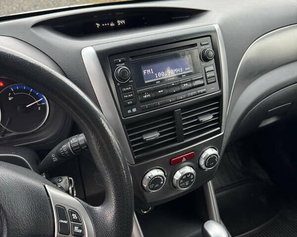 Черный Субару Форестер, объемом двигателя 1.99 л и пробегом 225 тыс. км за 9300 $, фото 19 на Automoto.ua