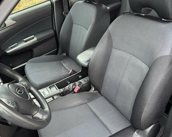 Черный Субару Форестер, объемом двигателя 1.99 л и пробегом 225 тыс. км за 9300 $, фото 30 на Automoto.ua